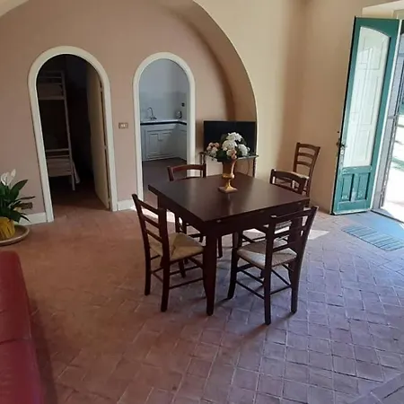 Appartamento La Casetta Rosa Indipendente, Four Beds *